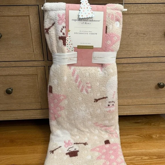 NWT Cupcakes and Cashmere Pink White Viral Snowman Throw Christmas - Picture 1 of 8